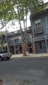 Dueño vende Casa con doble frente, sobre Av. Garibaldi y otro sobre Juan Paullier. 274 mts de terreno, padrón único.