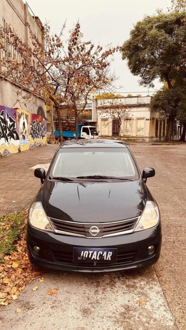 Nissan Tiida 1.8 Premium Mt - Imagen 2