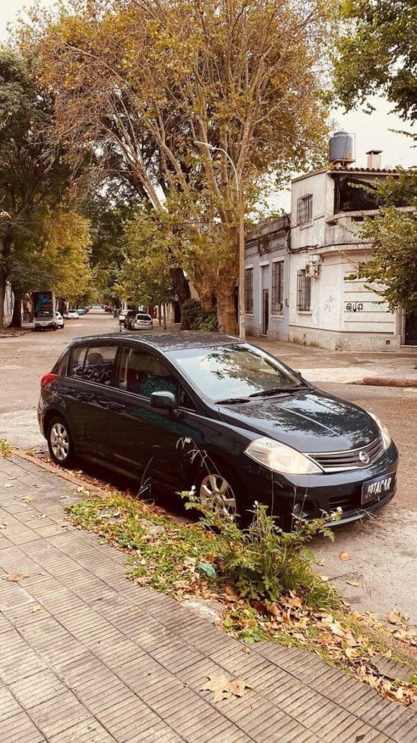 Nissan Tiida 1.8 Premium Mt - Imagen 4