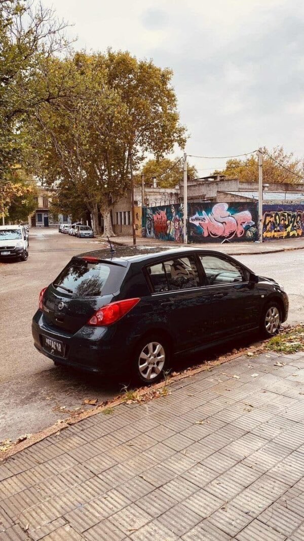 Nissan Tiida 1.8 Premium Mt - Imagen 7