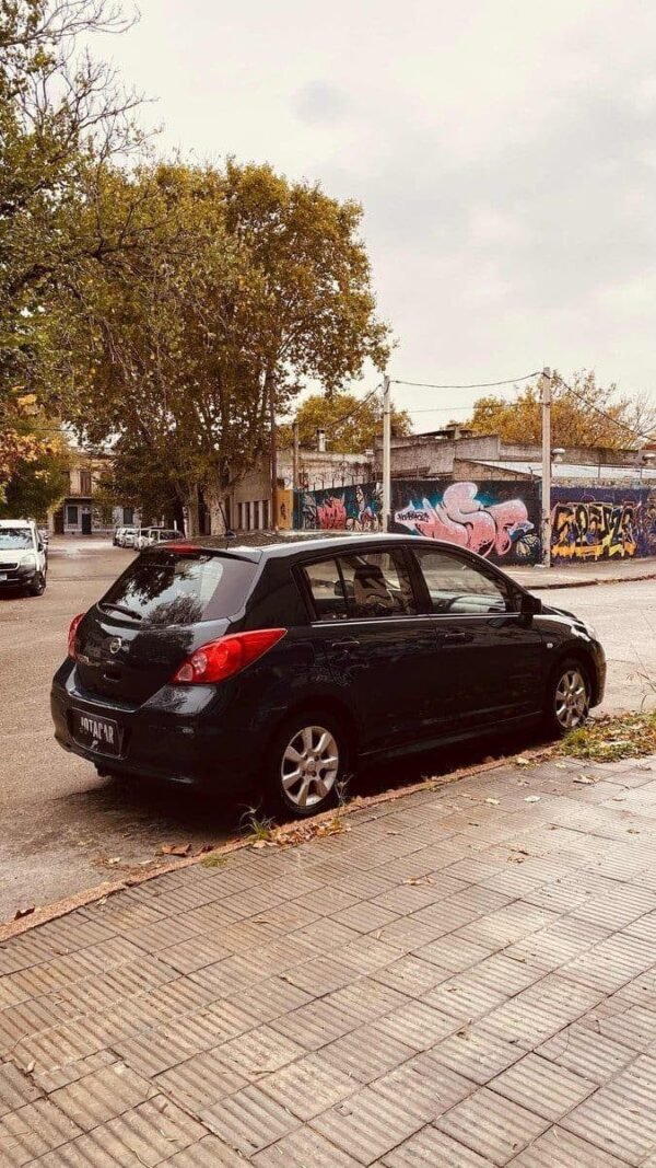 Nissan Tiida 1.8 Premium Mt - Imagen 8
