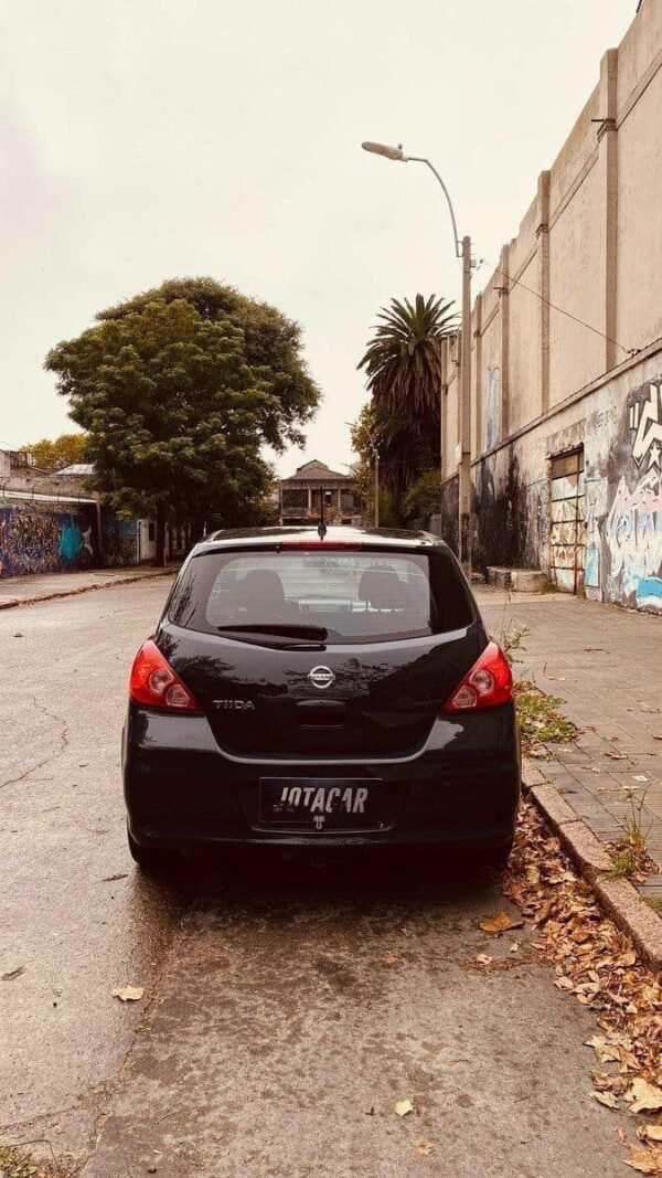 Nissan Tiida 1.8 Premium Mt - Imagen 10