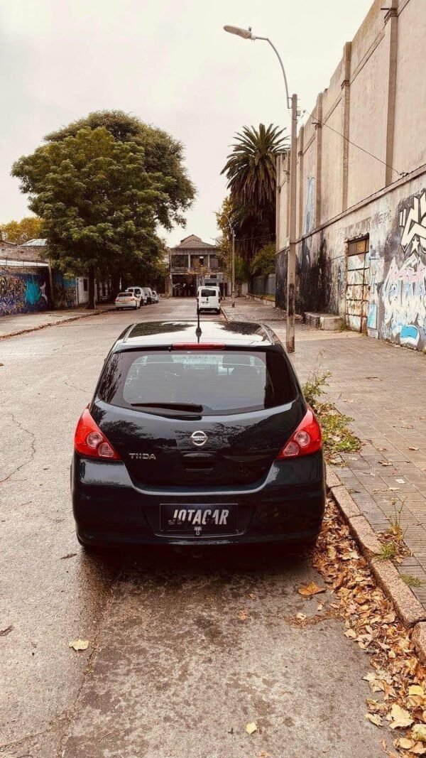 Nissan Tiida 1.8 Premium Mt - Imagen 11