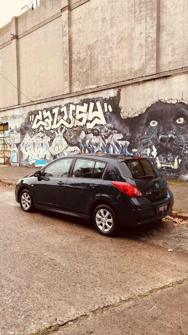 Nissan Tiida 1.8 Premium Mt - Imagen 12