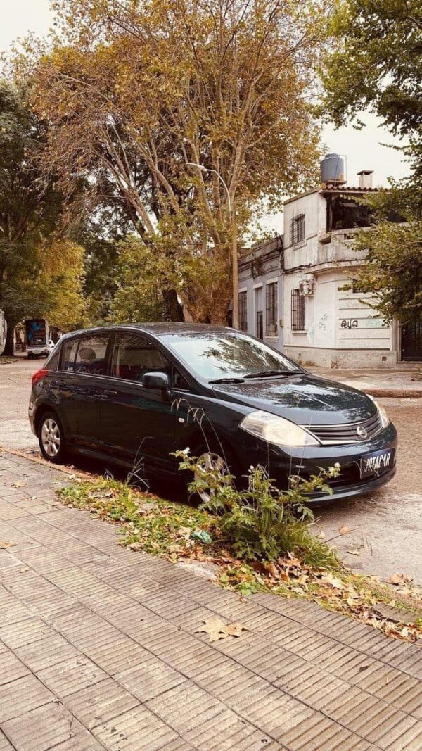 Nissan Tiida 1.8 Premium Mt - Imagen 16