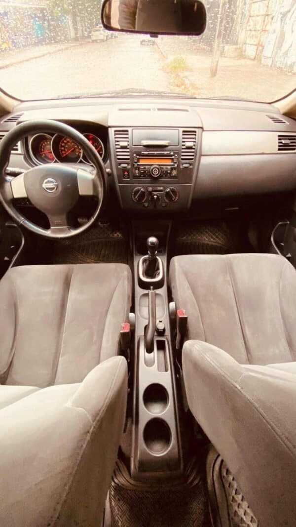 Nissan Tiida 1.8 Premium Mt - Imagen 17