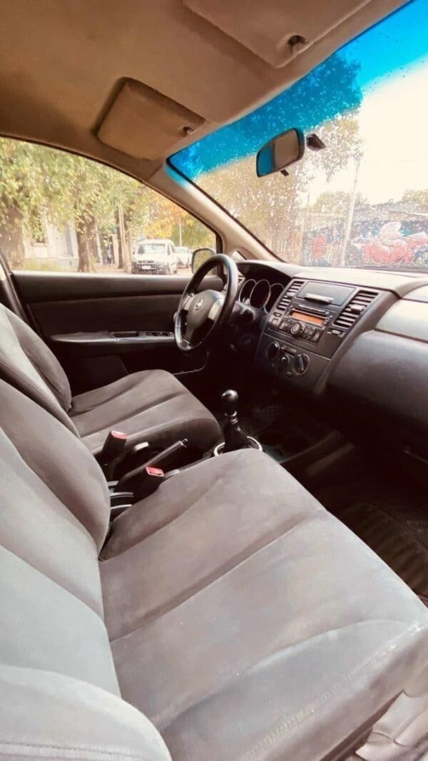 Nissan Tiida 1.8 Premium Mt - Imagen 18