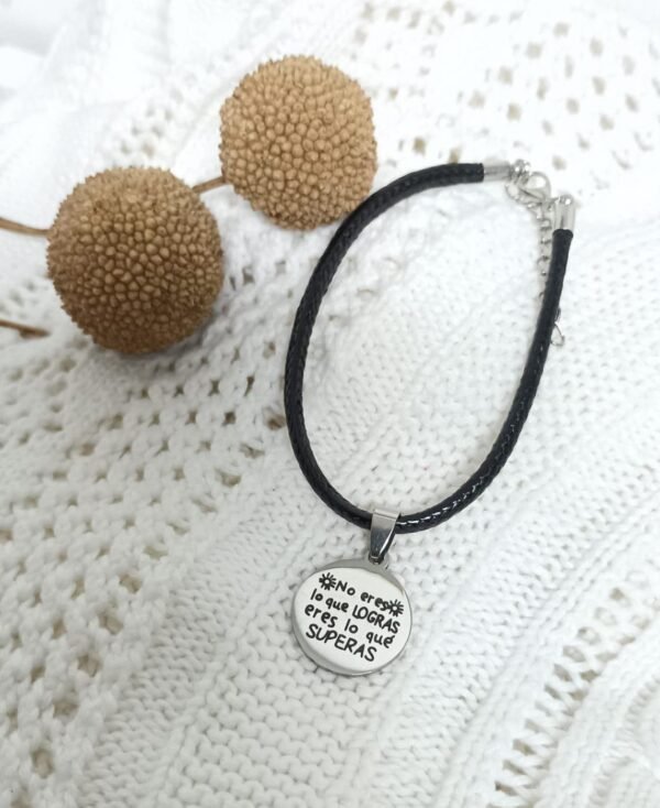 PULSERA DE CUERINA CON DIJE DE ACERO