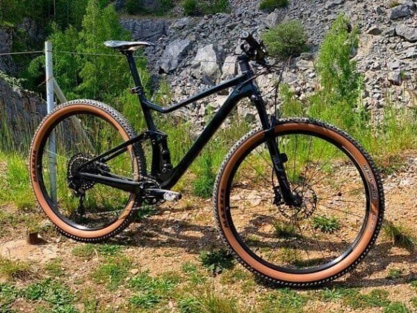 Cubierta Tubeless Para MTB Rodado 29 MAXXIS Rekon Race Tanwall Perfil Tostado - Imagen 5