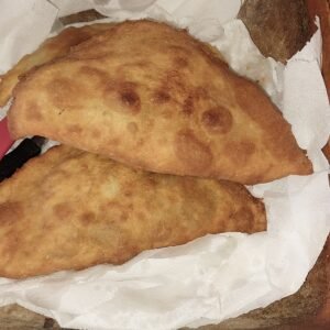 Empanadas de carne jamón y queso y de pollo
